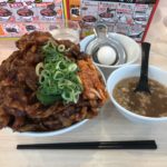 デカ盛り肉汁丼!「肉汁麺ススム　秋葉原本店」でレベルMAX・飯増し特盛600g!