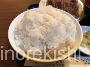 神田神保町餃子スヰートポーヅスイートポーズ定食メニュー大盛りデカ盛り進撃の歴史15