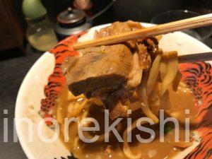 デカ盛りラーメン秋葉原麺屋武蔵巌虎いわとら拳肉メニュー特盛進撃の歴史