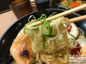 巨大チキンチャーシュー秋葉原鶏王けいすけ鶏白湯ラーメン味玉入り大盛りTKGメニューもやしデカ盛り進撃の歴史