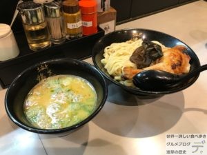 巨大チキンチャーシュー秋葉原鶏王けいすけ鶏白湯ラーメン味玉入り大盛りTKGメニューもやしデカ盛り進撃の歴史