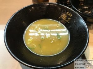 巨大チキンチャーシュー秋葉原鶏王けいすけ鶏白湯ラーメン味玉入り大盛りTKGメニューもやしデカ盛り進撃の歴史