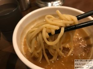 デカ盛りつけ麺旨辛ラーメン表裏水道橋店DXデラックスメニュー大盛り野菜増しピリ辛メガ盛り進撃の歴史