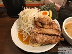 デカ盛りつけ麺旨辛ラーメン表裏水道橋店DXデラックスメニュー大盛り野菜増しピリ辛メガ盛り進撃の歴史