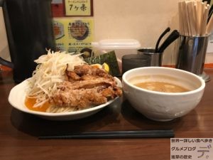 デカ盛りつけ麺旨辛ラーメン表裏水道橋店DXデラックスメニュー大盛り野菜増しピリ辛メガ盛り進撃の歴史