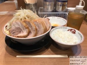 御徒町ラーメン豚山上野店デカ盛り小ぶたダブルチャーシューライスニンニク野菜マシマシメニューメガ盛り進撃のグルメ