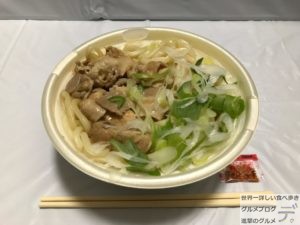 セブンイレブン肉大盛豚肉うどん100日間コンビニ弁当生活52日目新商品デカ盛り進撃のグルメ