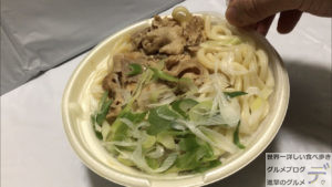 セブンイレブン肉大盛豚肉うどん100日間コンビニ弁当生活52日目新商品デカ盛り進撃のグルメ