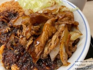 かつや丑年の新メニュー牛カツと牛焼肉の合い盛り丼大盛りミルフィーユ仕立てデカ盛り進撃のグルメ