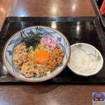 【丸亀製麺】旨辛 肉盛りまぜ玉うどん【期間限定メニュー】