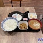 【吉野家】ハムエッグ牛小鉢定食（みそ汁をとん汁に変更）【朝食メニュー】